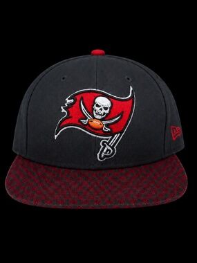 New Era Tampa Bay Buccaneers 9FIFTY Snapback Hat Black Red OSFM NFL Cap